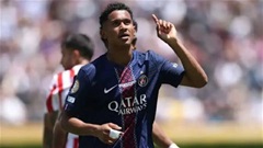 'Tắc kè hoa' Seny Mayulu cứu rỗi PSG